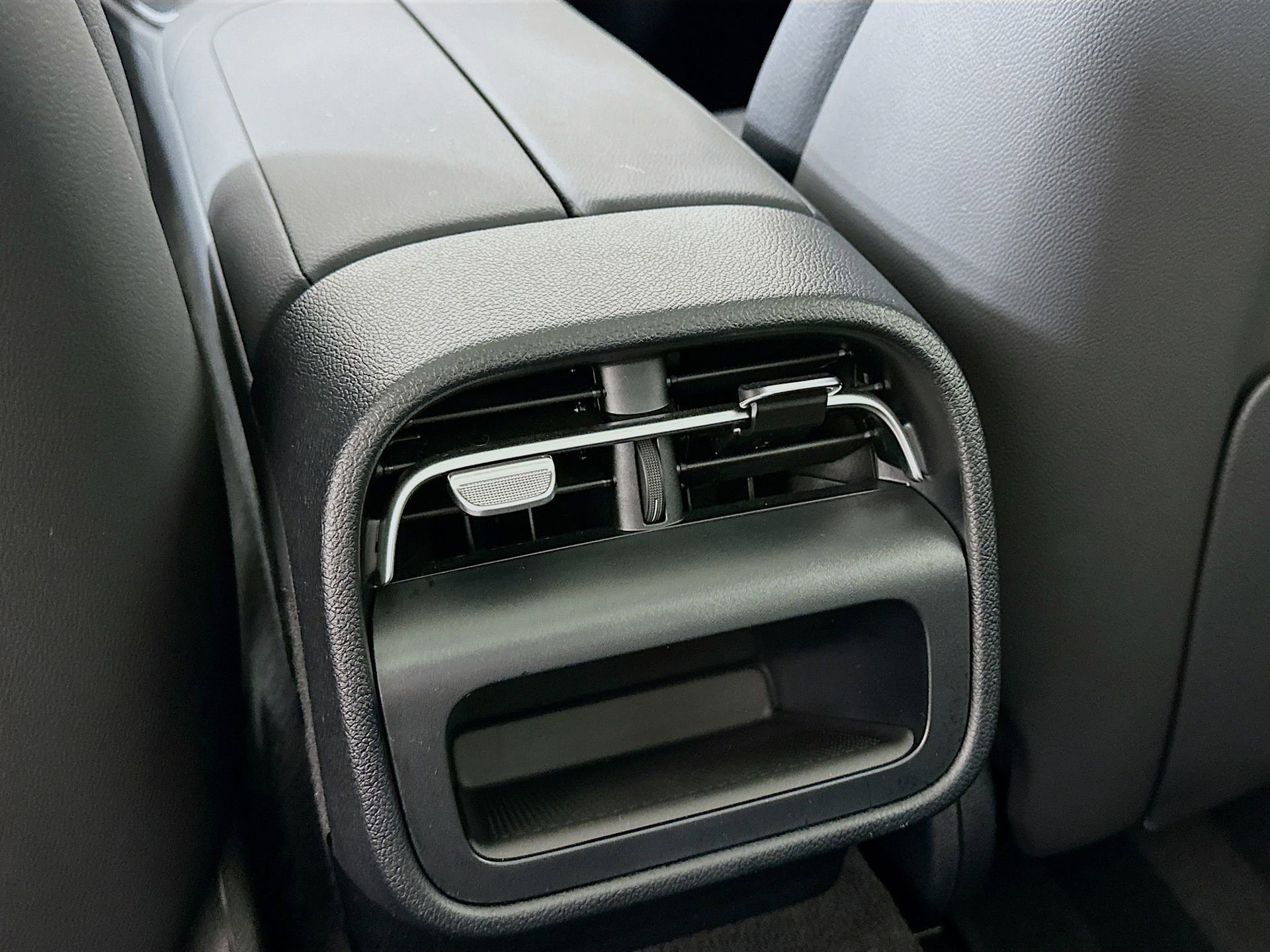 Used 2025 Mercedes-Benz E 350 Sedan image 27