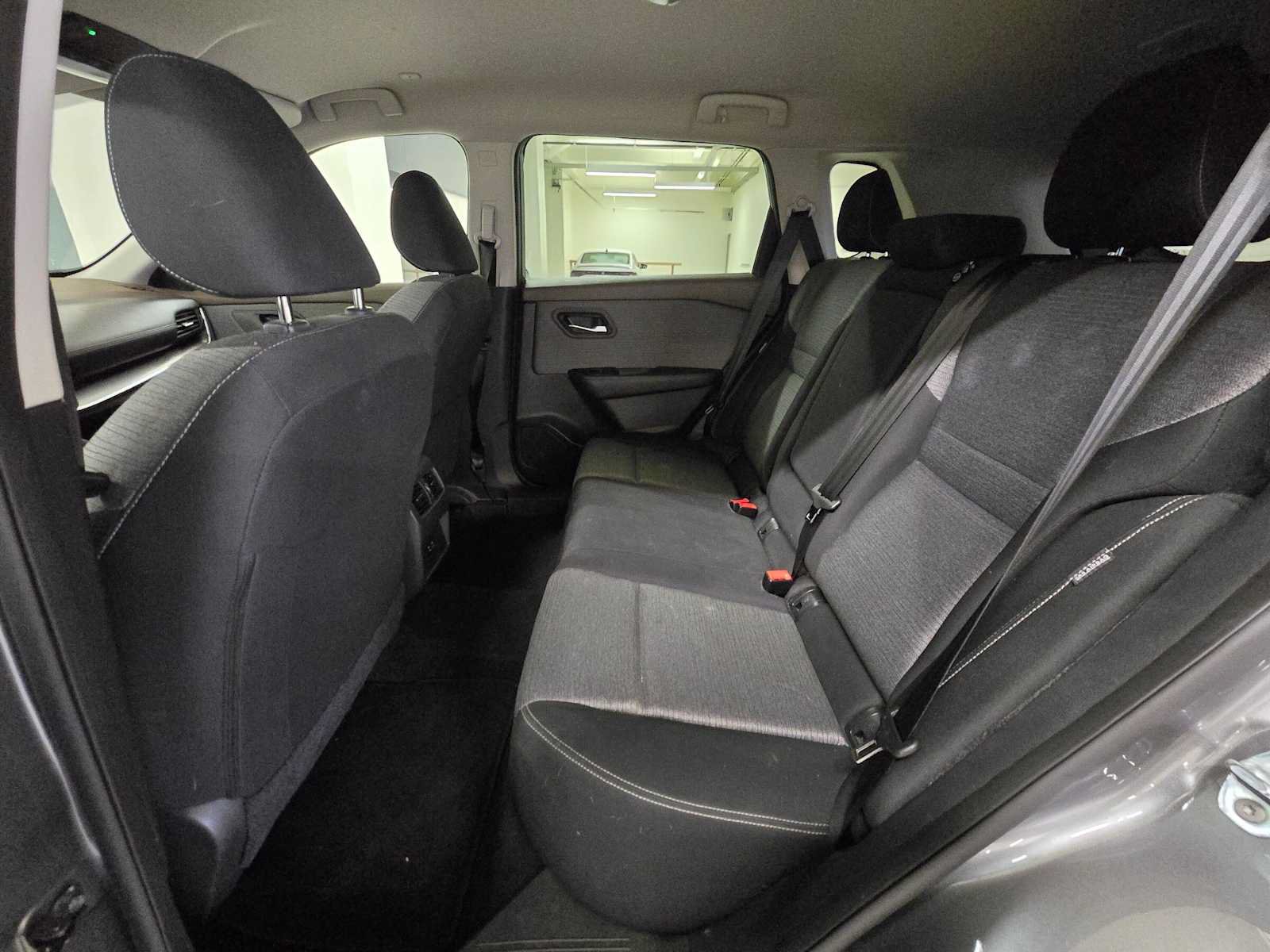 Used 2023 Nissan Rogue SV FWD image 16