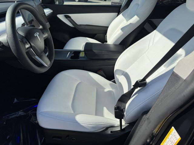 Used 2022 Tesla Model Y Performance image 14