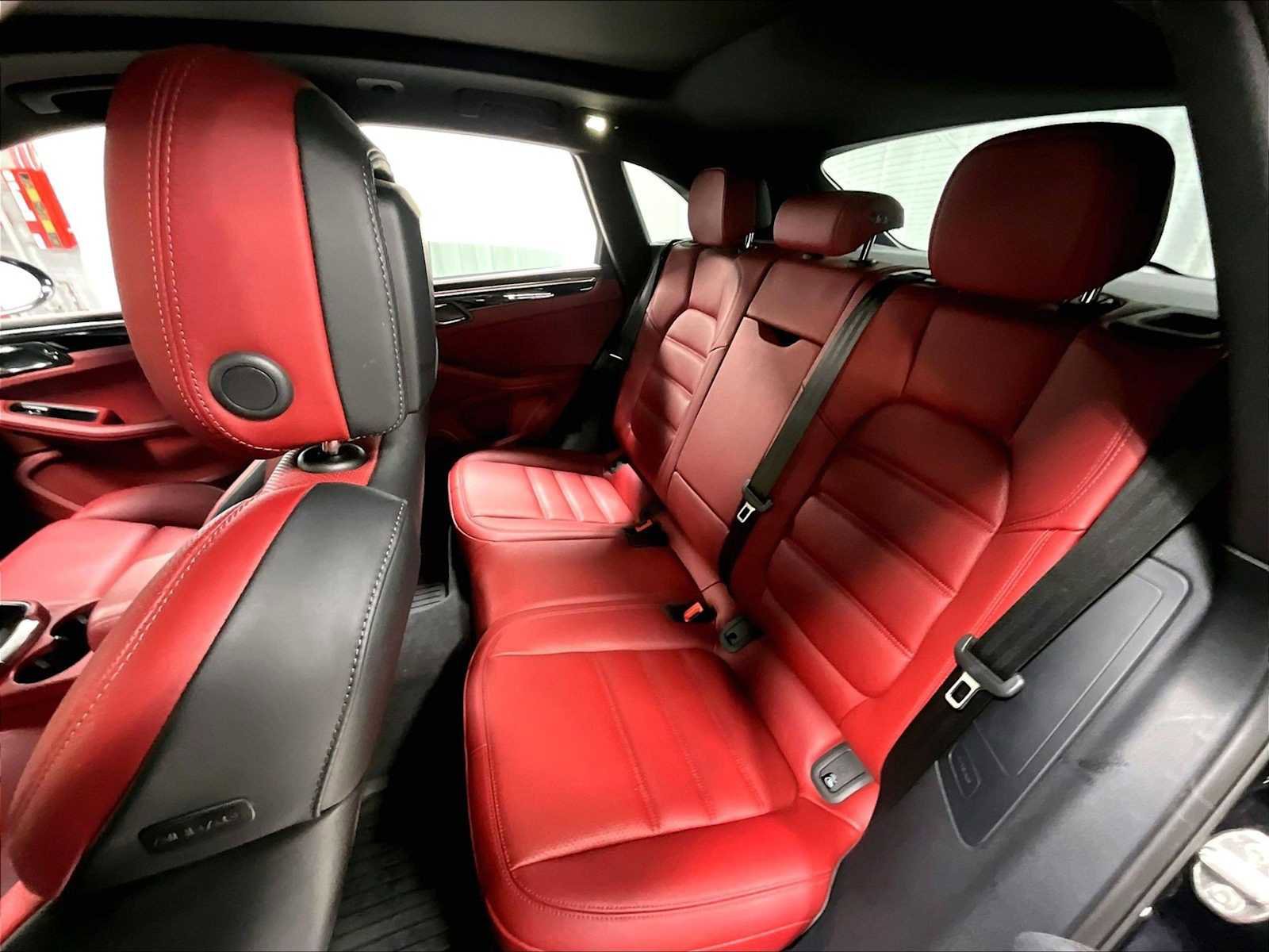 Used 2025 Porsche Macan image 30