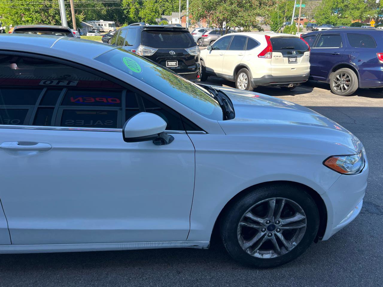 Used 2018 Ford Fusion SE FWD image 6