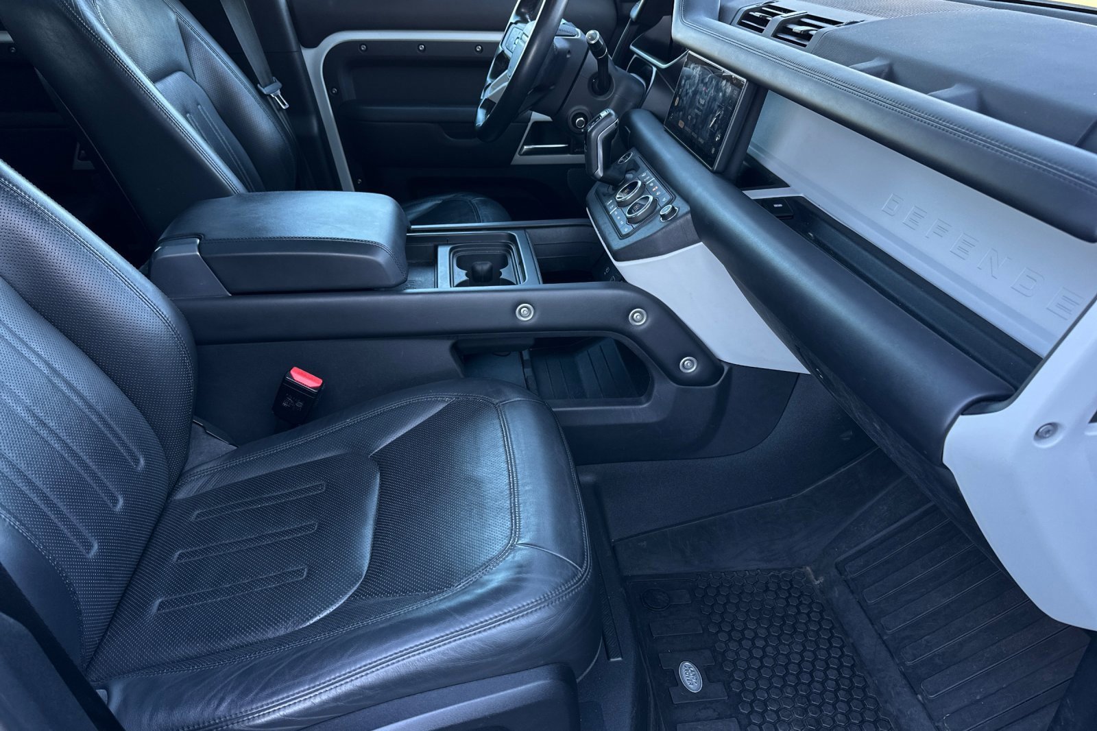 Used 2020 Land Rover Defender 110 HSE image 15