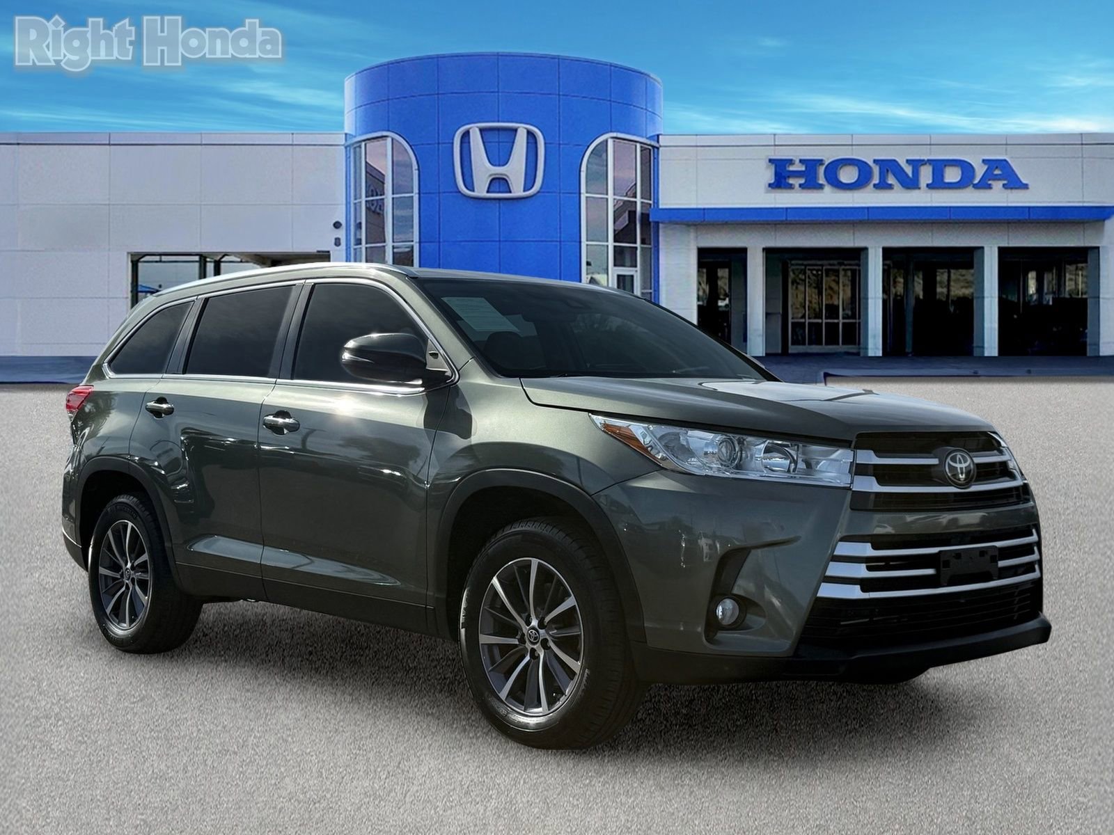 Used 2019 Toyota Highlander XLE FWD image 10