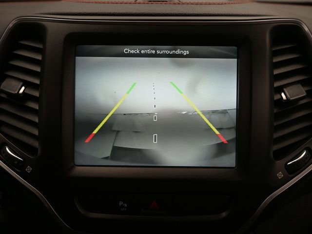 Used 2021 Jeep Cherokee Trailhawk w/ Comfort & Convenience Group image 17