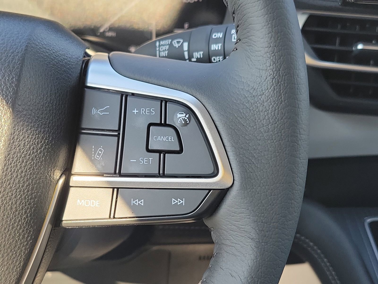 New 2026 Toyota Sienna XLE FWD image 23