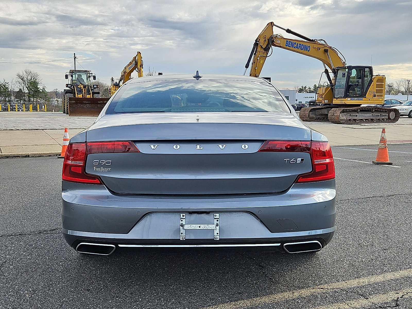 Used 2020 Volvo S90 T6 R-Design image 5