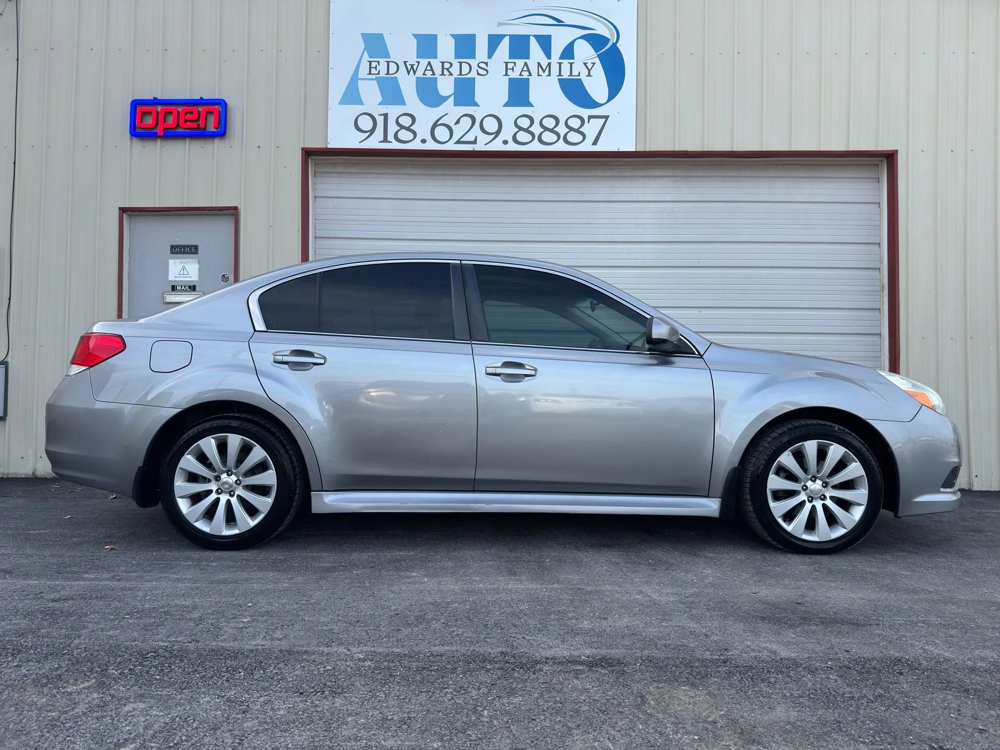 Used 2011 Subaru Legacy 2.5i Limited image 11