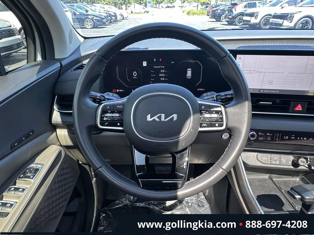 Certified 2025 Kia Carnival SX FWD image 11