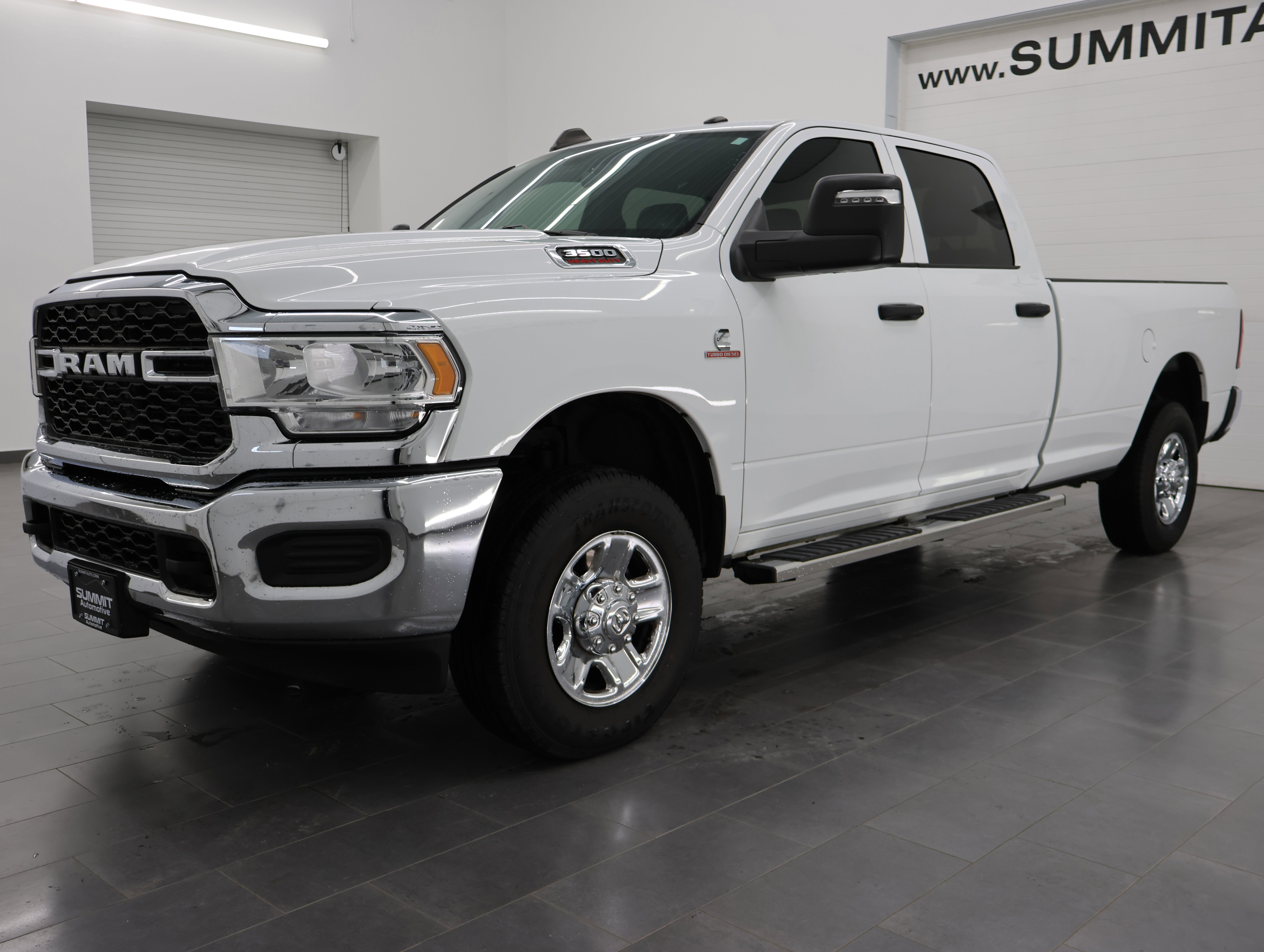 Used 2024 RAM 3500 Tradesman w/ Chrome Appearance Group AWD/4WD image 7