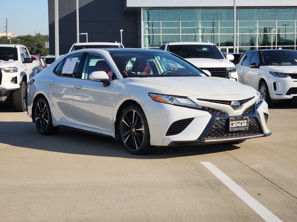 Used 2020 Toyota Camry XSE FWD image 3