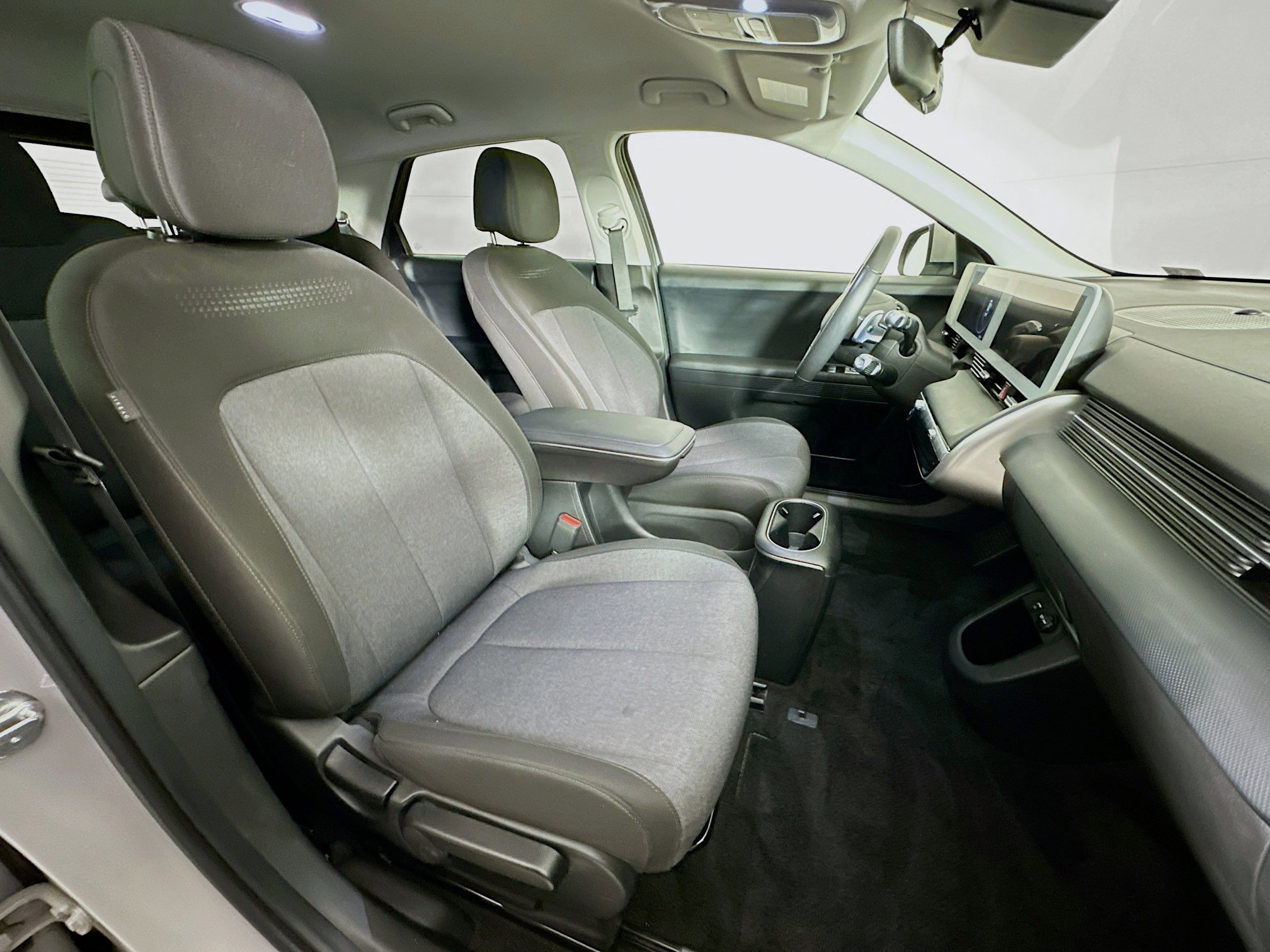 Used 2024 Hyundai Ioniq 5 SE RWD image 30