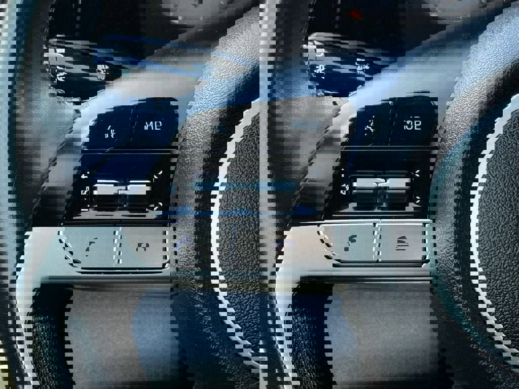 Used 2022 Hyundai Elantra SEL w/ Convenience + Premium Package image 19