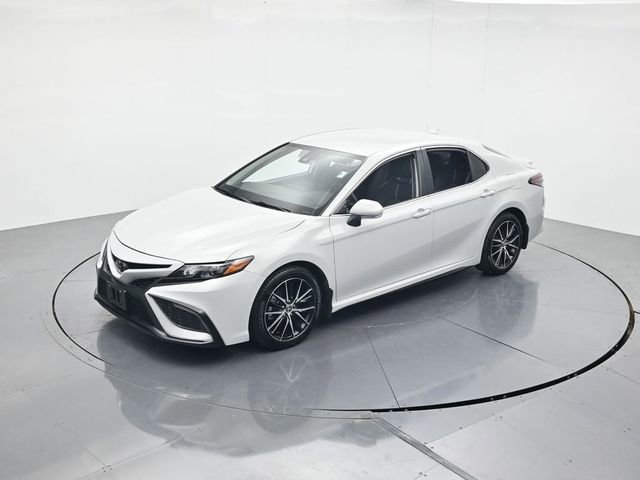 Used 2024 Toyota Camry SE w/ Convenience Package image 39