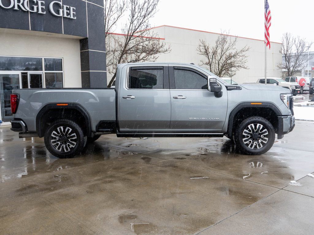 Used 2025 GMC Sierra 2500 Denali Ultimate image 8