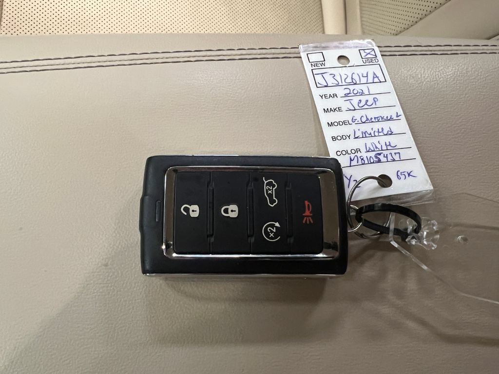 Used 2021 Jeep Grand Cherokee L Limited w/ Luxury Tech Group II AWD/4WD image 33