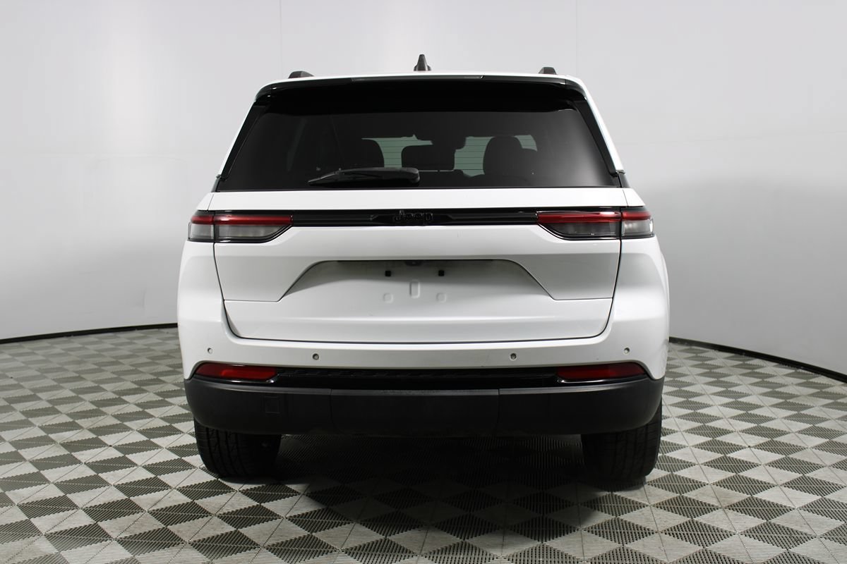 Used 2022 Jeep Grand Cherokee Altitude RWD image 45