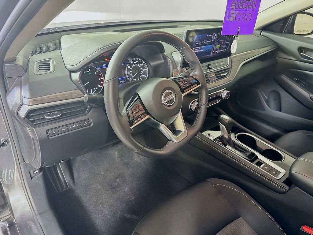 Used 2024 Nissan Altima 2.5 SV w/ SV Premium Package FWD image 9