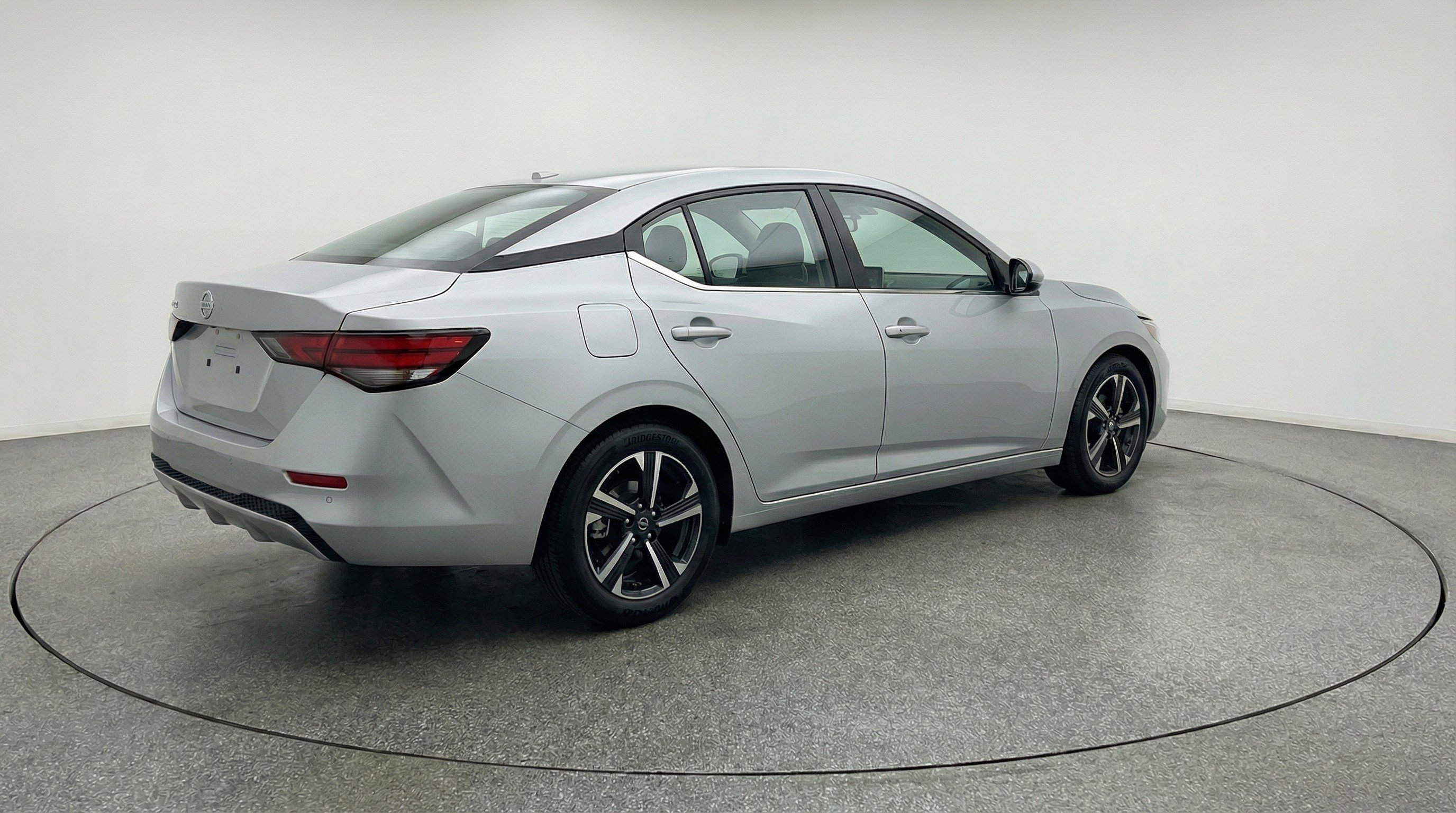 Used 2025 Nissan Sentra SV FWD image 9
