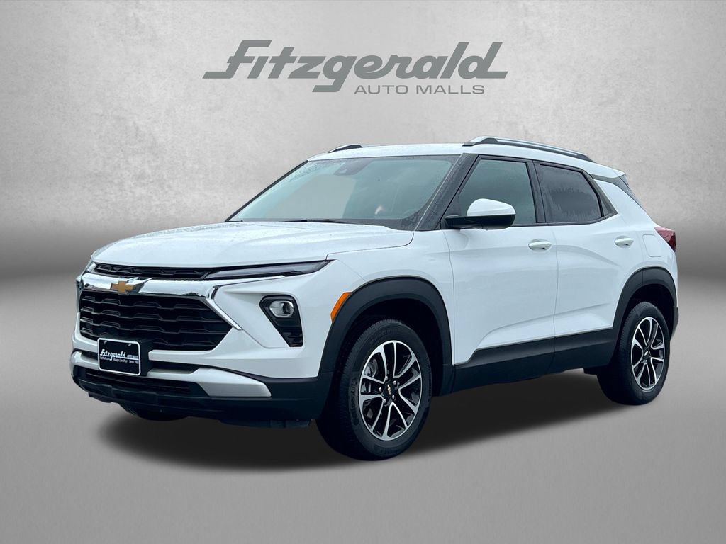 Used 2025 Chevrolet TrailBlazer LT AWD/4WD image 2
