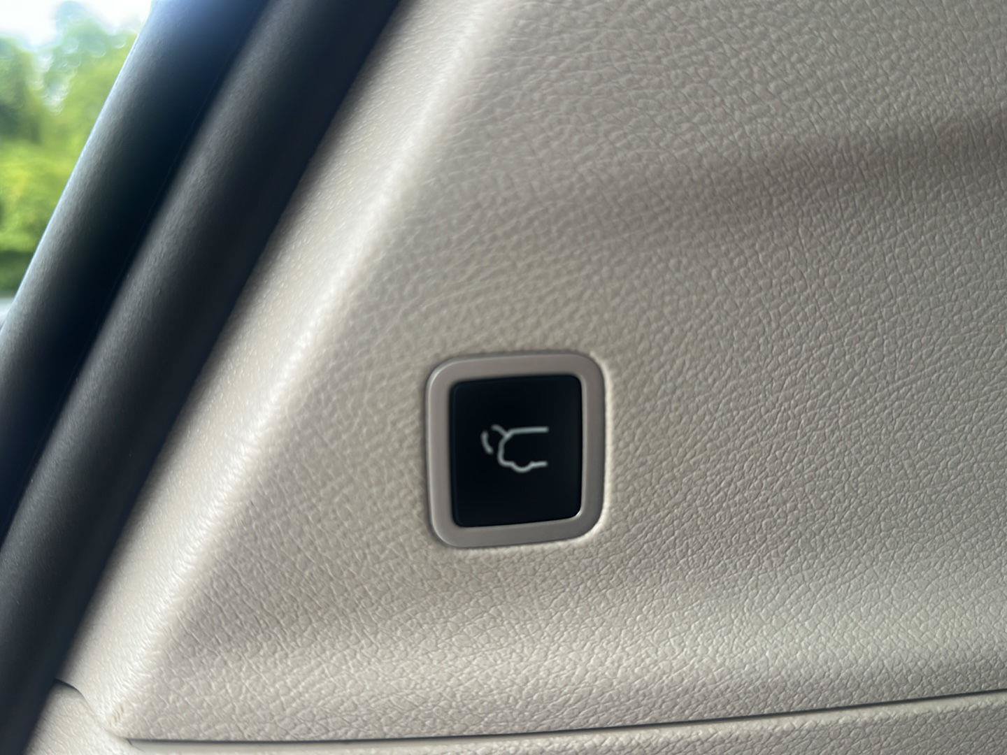 Used 2024 Chrysler Pacifica Touring-L FWD image 15