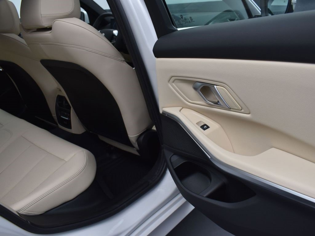 Certified 2025 BMW 330i Sedan w/ Premium Package image 21