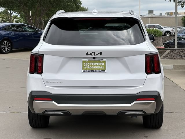 Used 2025 Kia Sorento EX w/ Panoramic Sunroof Package FWD image 4