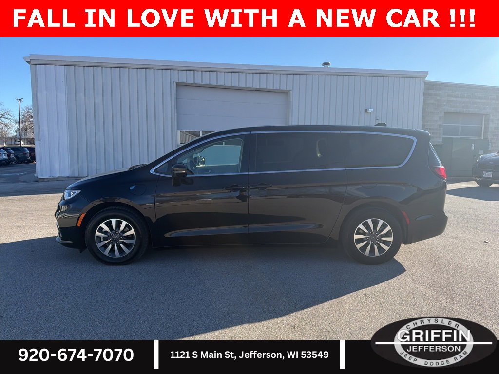 Used 2024 Chrysler Pacifica Select image 15