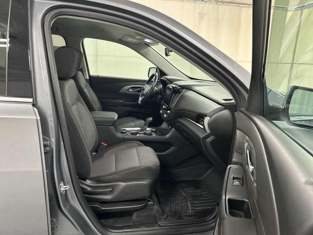 Used 2020 Chevrolet Traverse LT w/ Driver Confidence II Package image 23