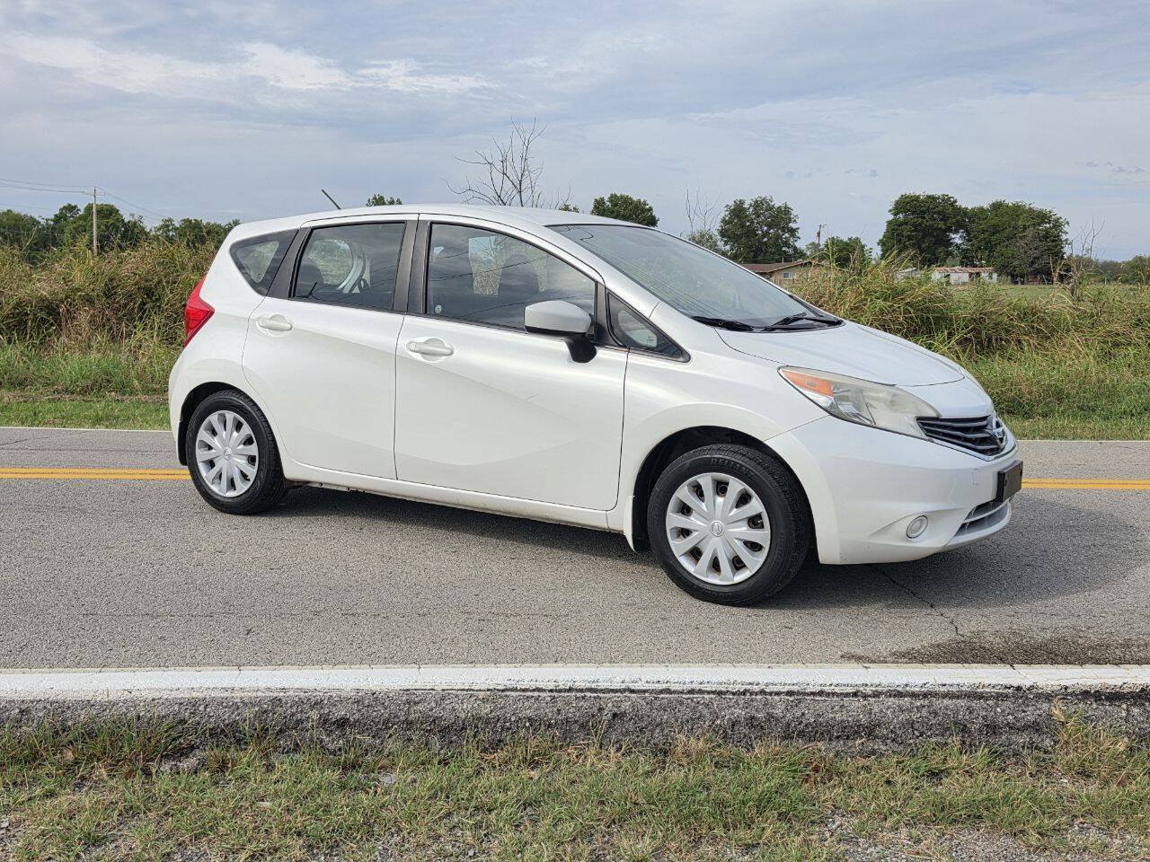 Used 2015 Nissan Versa Note SV FWD image 1