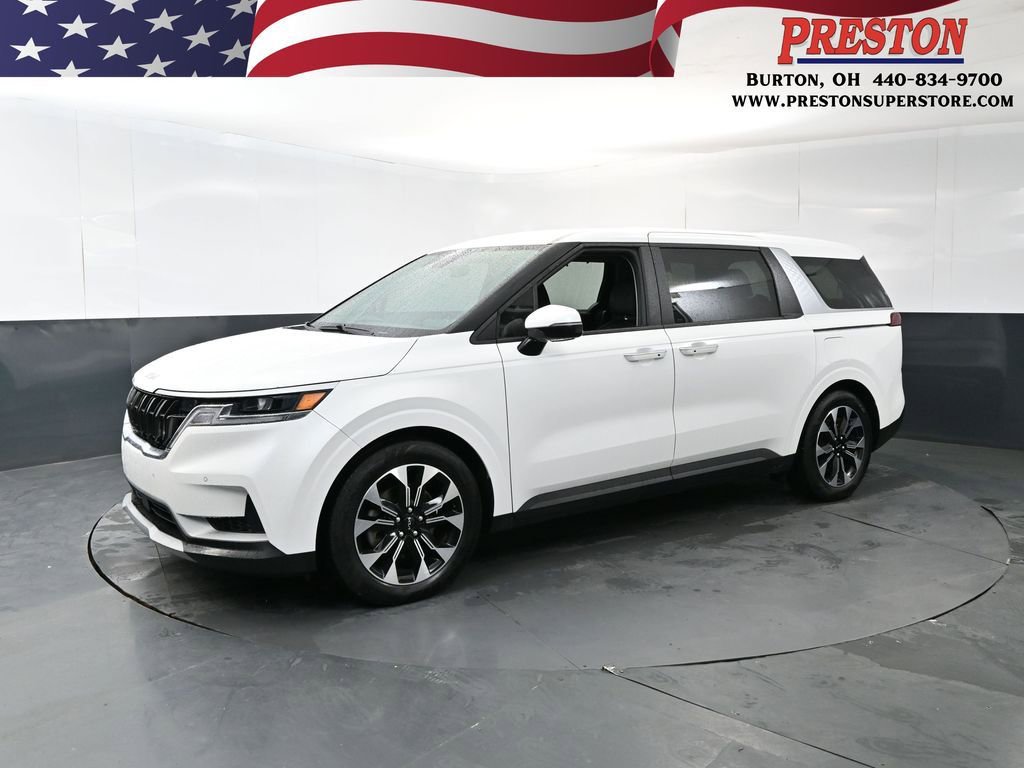 Used 2022 Kia Carnival EX FWD image 1