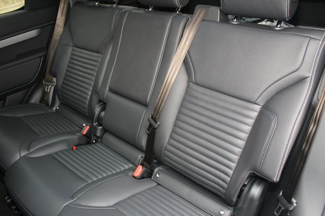 New 2025 Land Rover Discovery Dynamic SE image 22