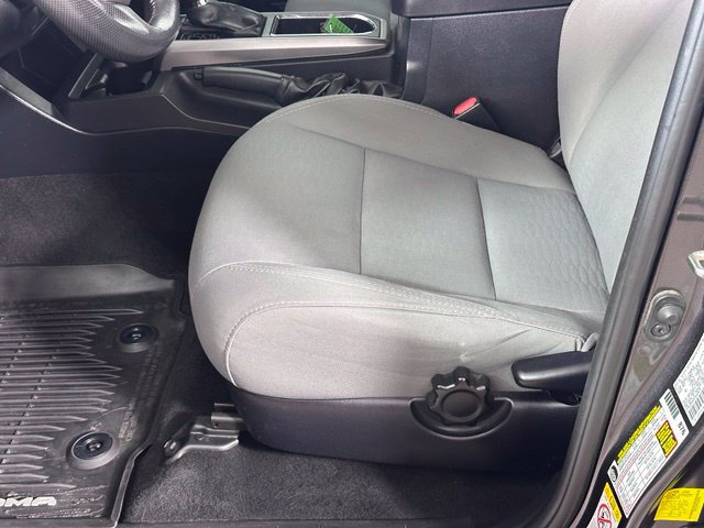 Used 2019 Toyota Tacoma SR5 AWD/4WD image 10