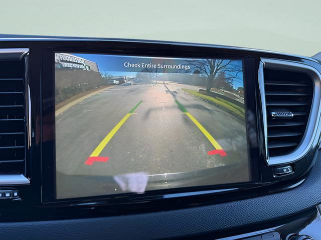 Used 2024 Chrysler Pacifica Touring-L FWD image 9