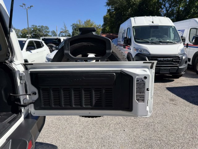 Used 2023 Jeep Wrangler Unlimited Sahara w/ Cold Weather Group AWD/4WD image 14