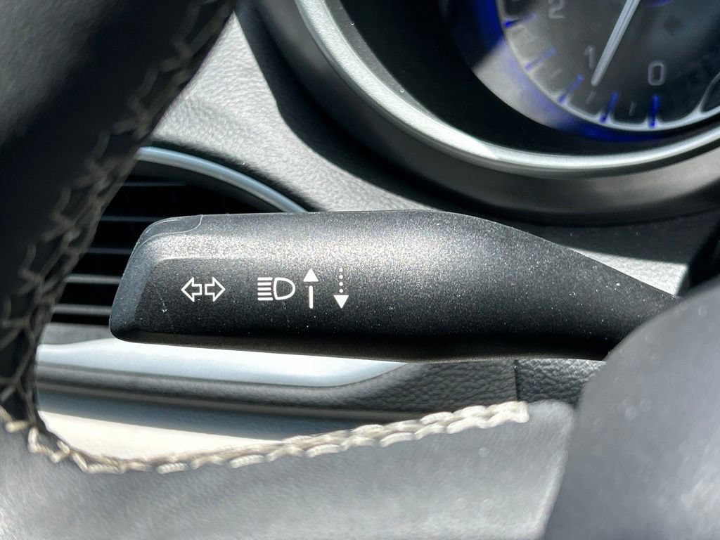 Used 2024 Chrysler Pacifica Touring-L FWD image 27