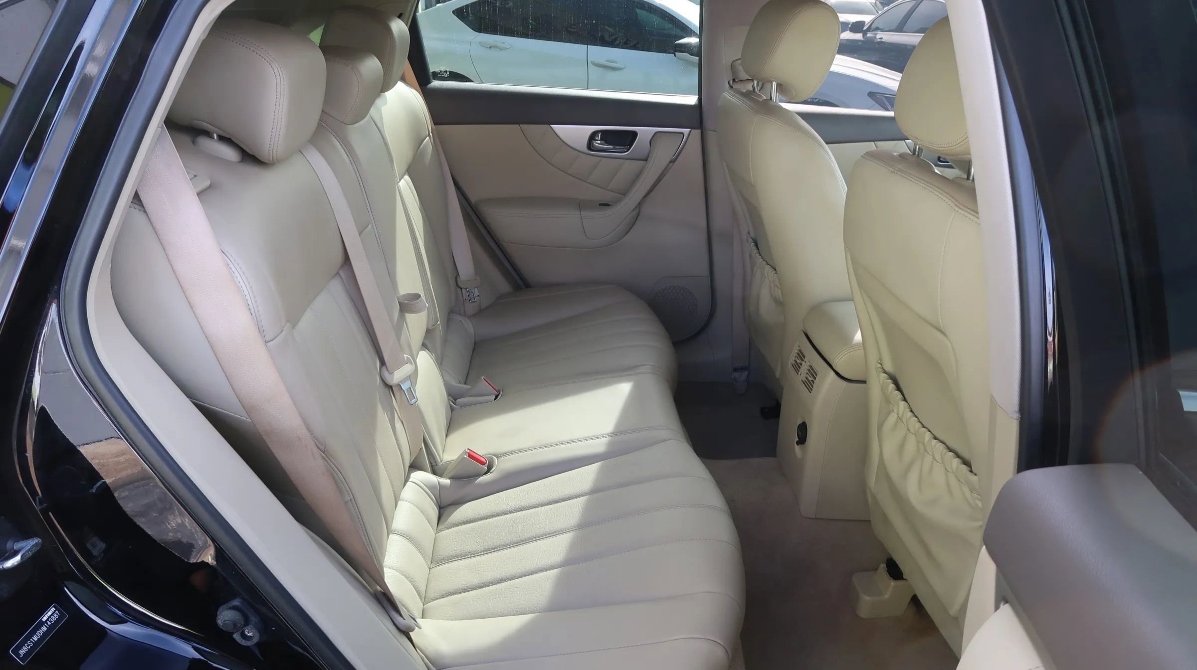 Used 2017 INFINITI QX70 3.7 w/ Premium Package image 23