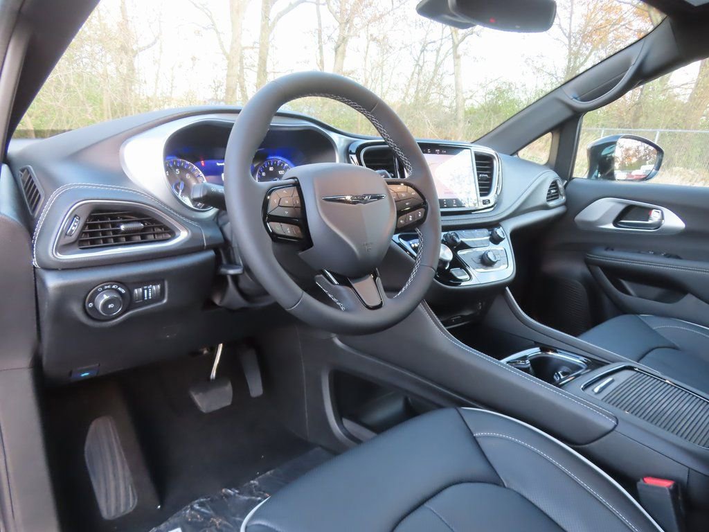 New 2026 Chrysler Pacifica Limited w/ S Appearance Package image 22