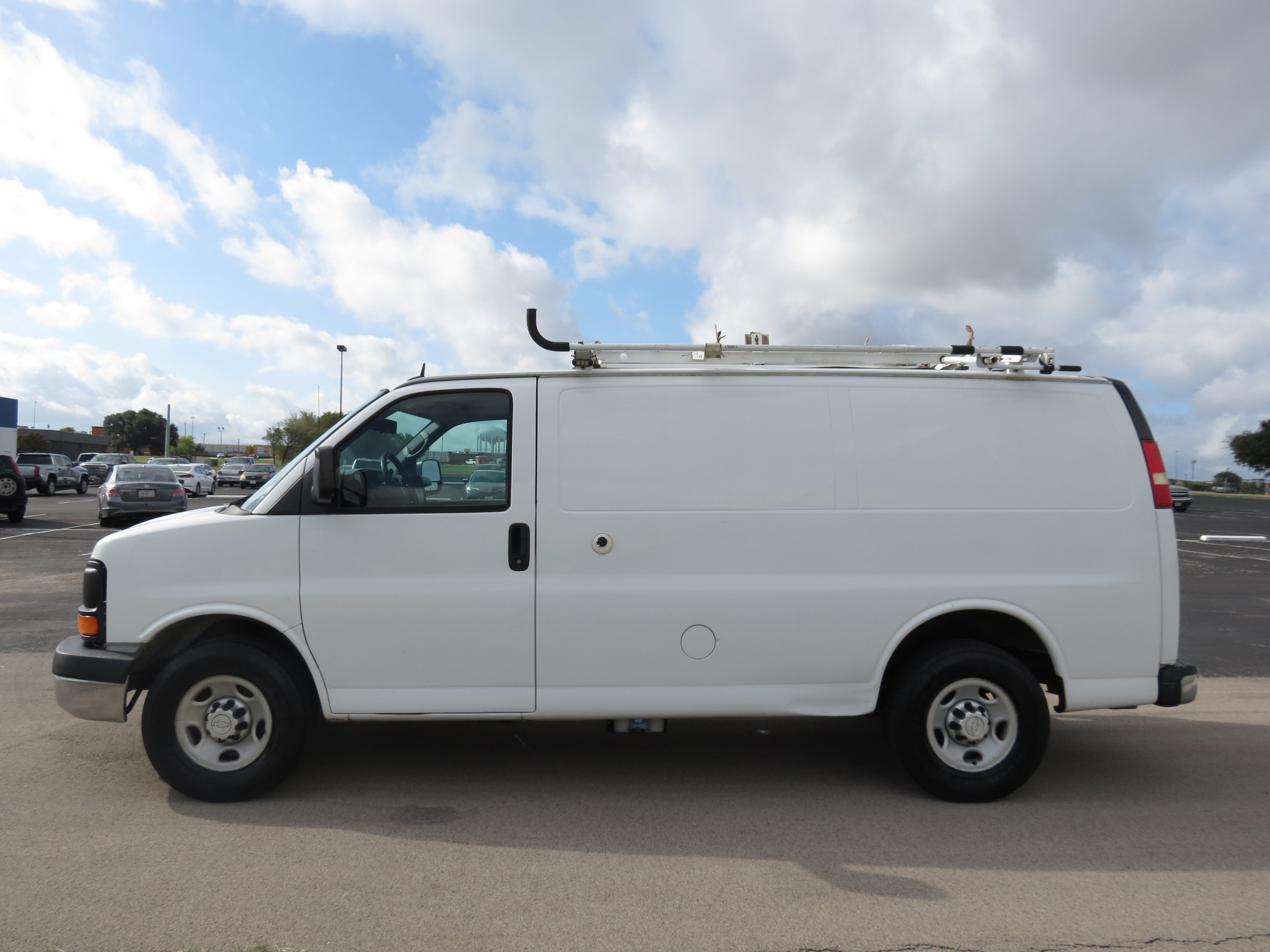 Used 2014 Chevrolet Express 2500 RWD image 5