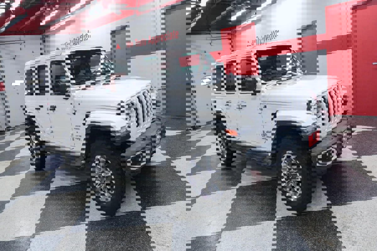 Used 2021 Jeep Wrangler Unlimited Sahara image 3