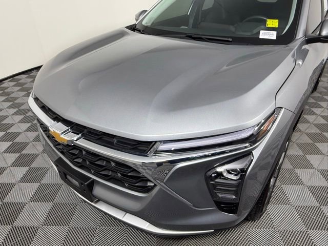 Used 2025 Chevrolet Trax LT w/ LT Convenience Package image 10