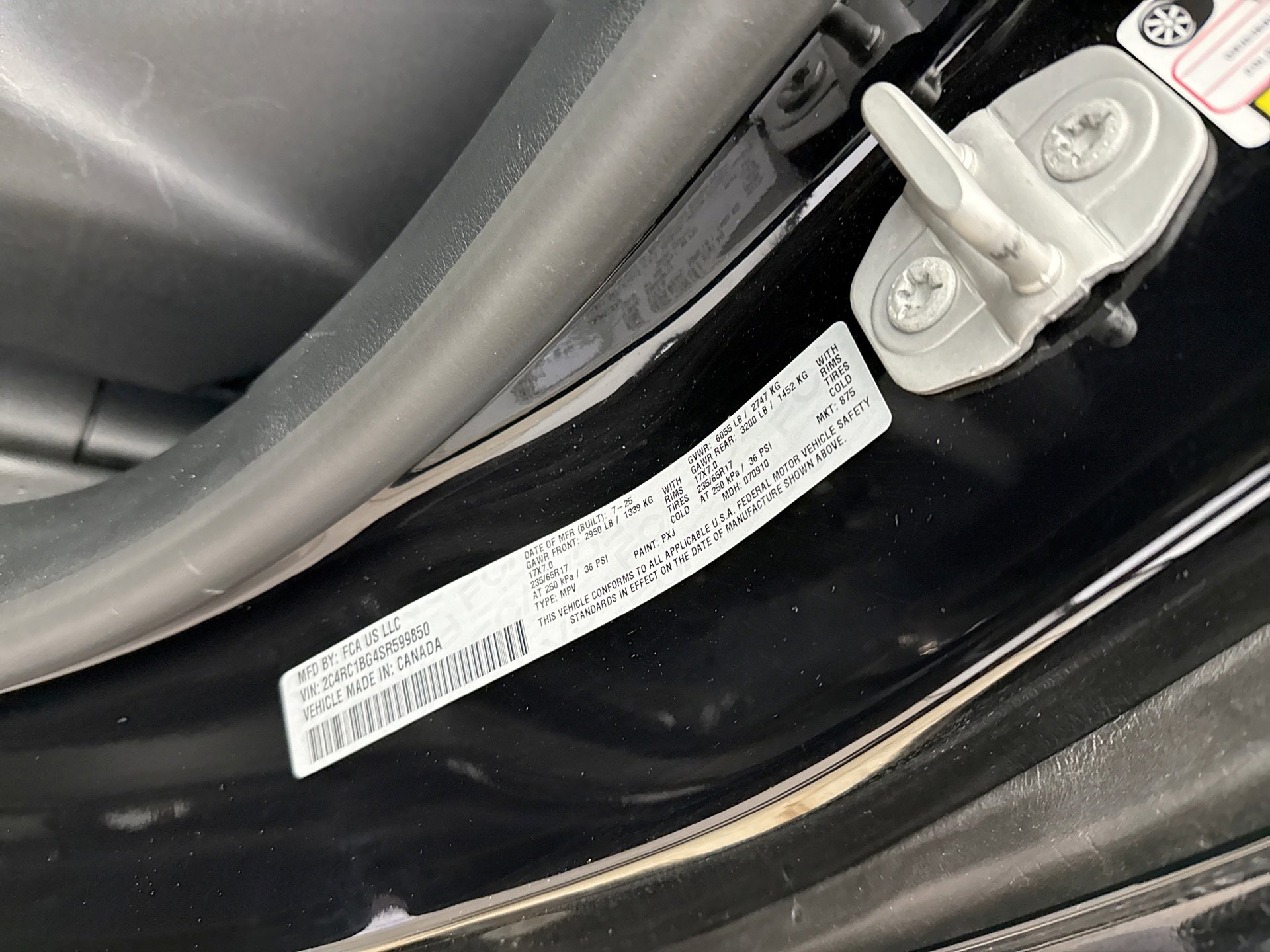 Used 2025 Chrysler Pacifica Select image 21