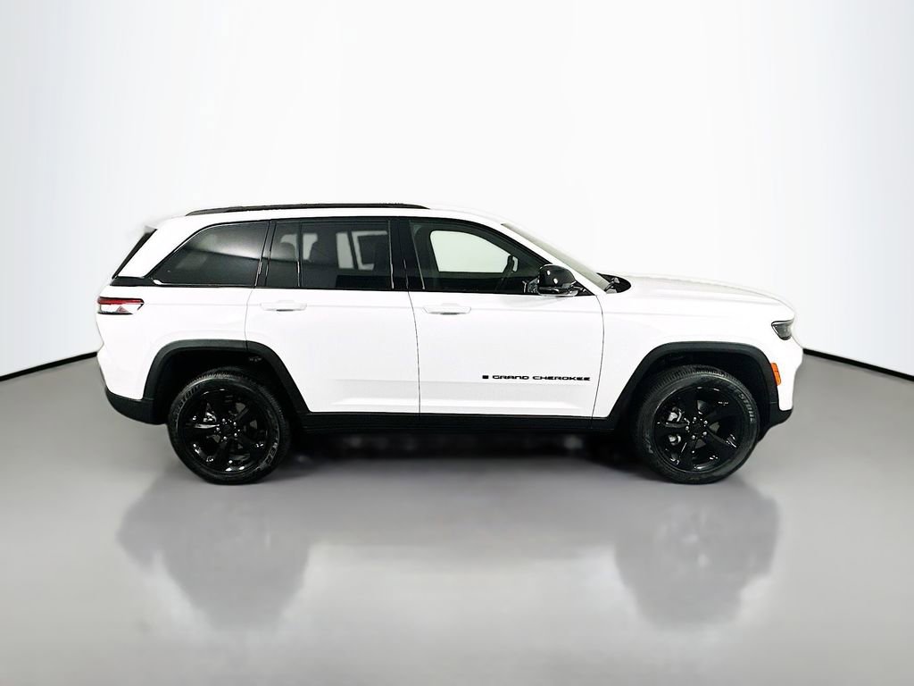 New 2025 Jeep Grand Cherokee Altitude image 8