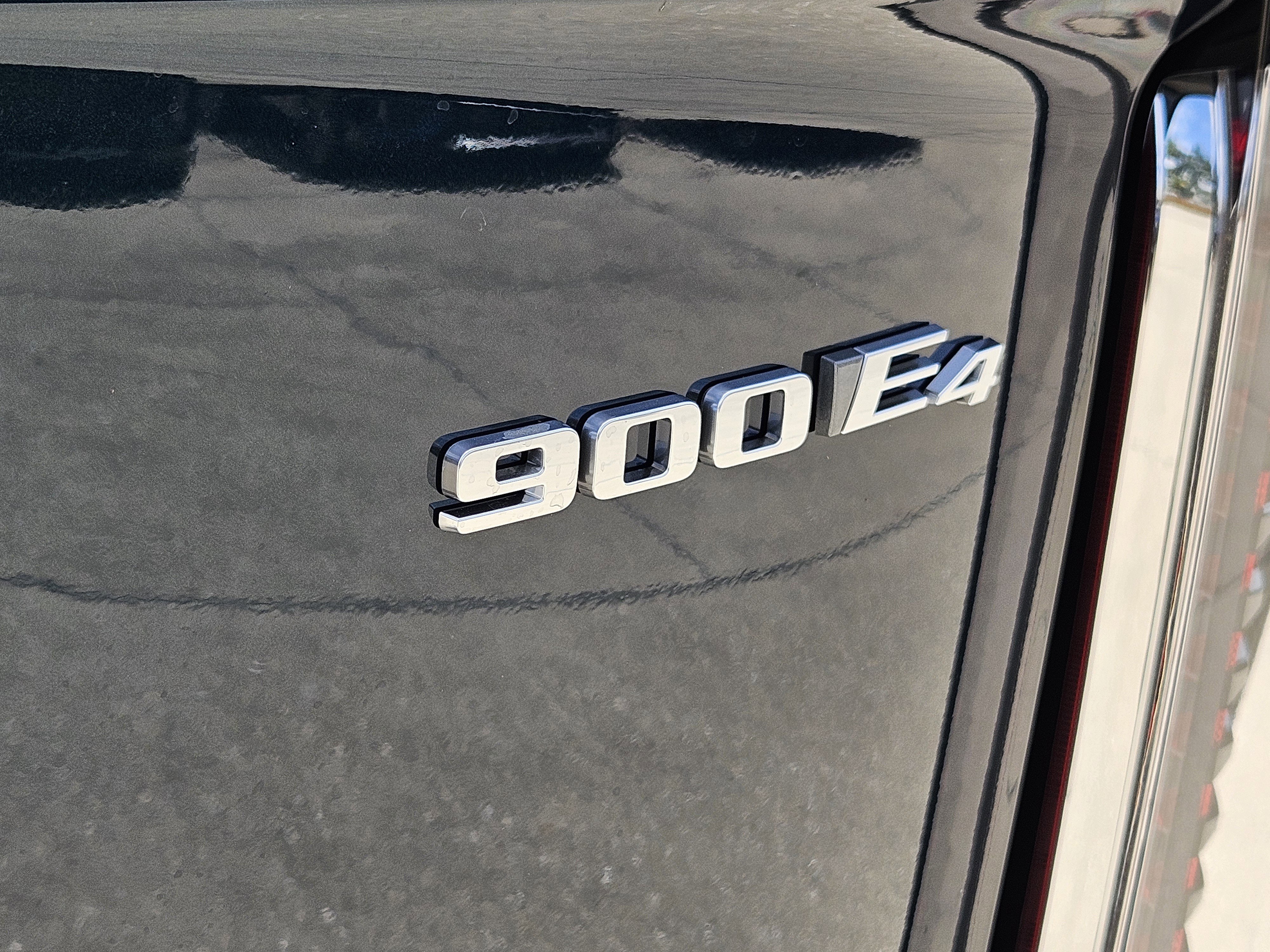 New 2026 Cadillac Vistiq Luxury w/ LPO, Floor Liner Package AWD/4WD image 11