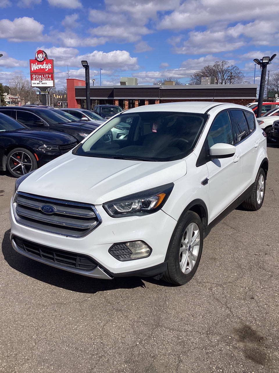 Used 2019 Ford Escape SE FWD image 4