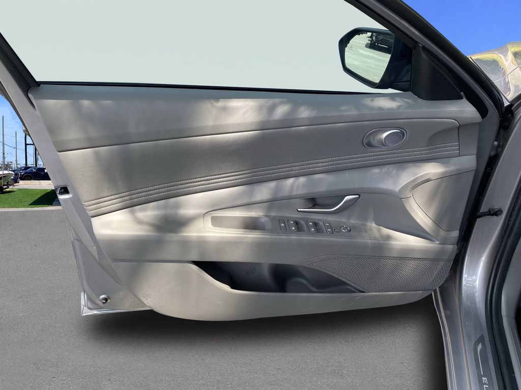 Used 2026 Hyundai Elantra SEL FWD image 16