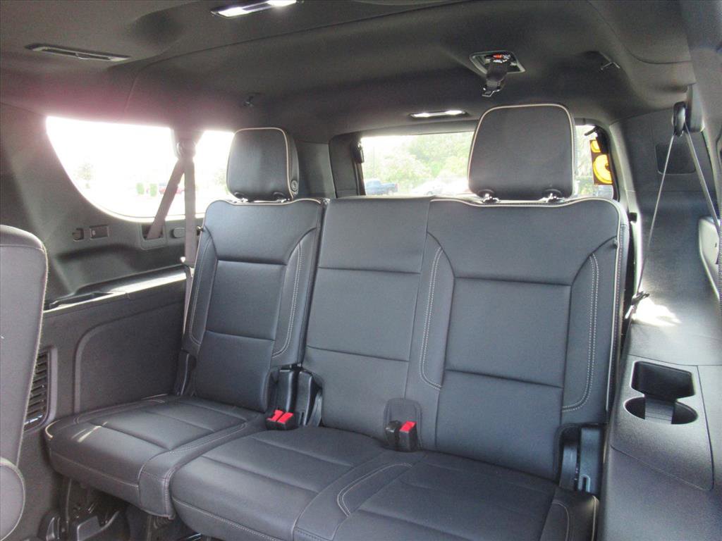 Used 2025 Chevrolet Suburban Premier image 34