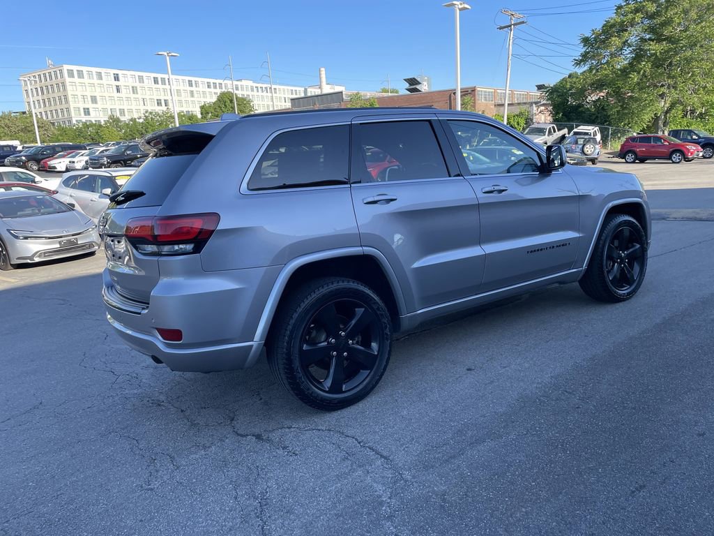 Used 2015 Jeep Grand Cherokee Altitude AWD/4WD image 8