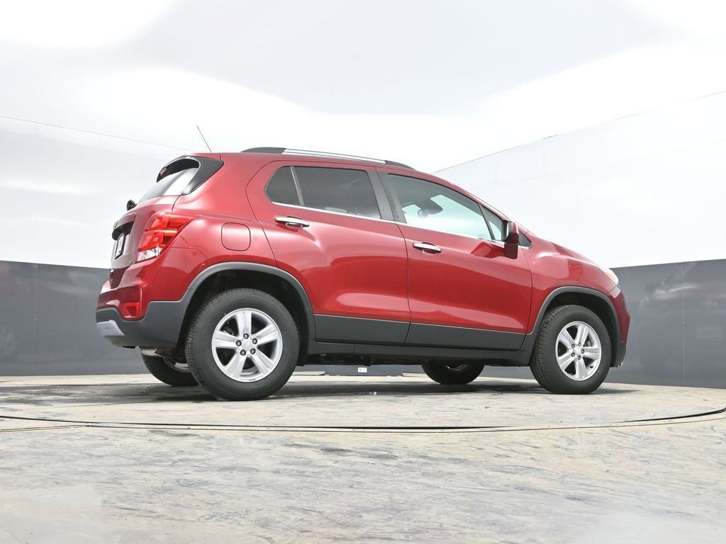 Used 2020 Chevrolet Trax LT w/ Sun & Sound Package image 38