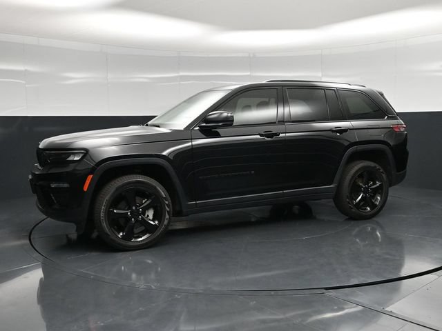 Used 2023 Jeep Grand Cherokee Limited w/ Black Appearance Package AWD/4WD image 9