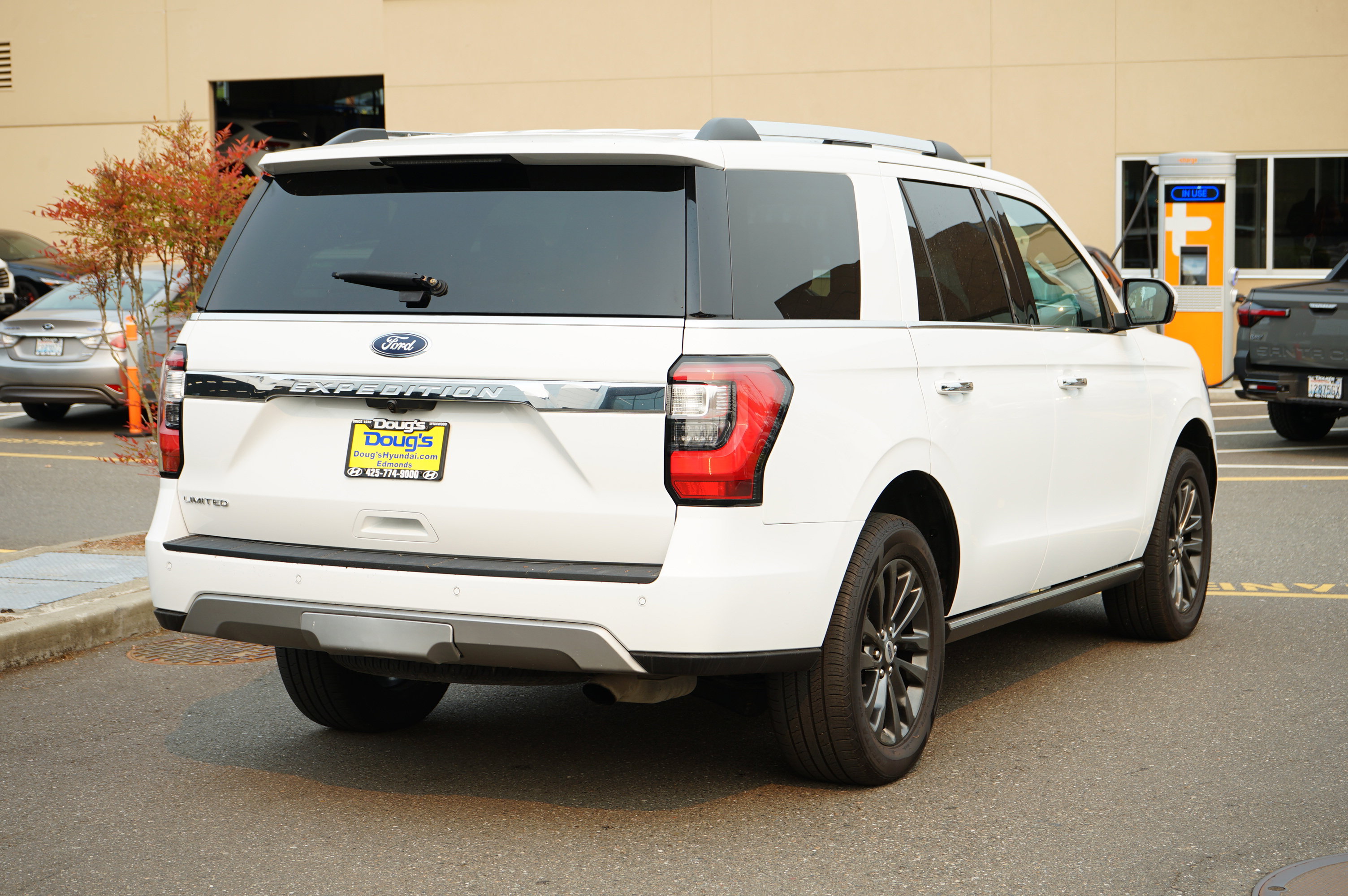 Used 2021 Ford Expedition Limited image 3